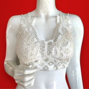 NIKEN WHITE LACE BRALETTE. WOMEN’S SIZE MEDIUM.